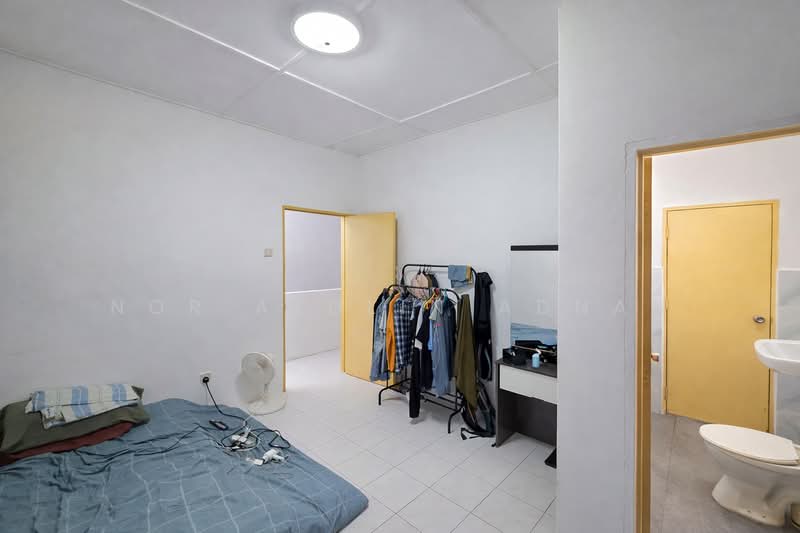 2-storey Terraced House for Sale in Taman Sinaran (Balakong) - Nor Azdlin Adnan - Bedroom - PropertyGuru.com.my