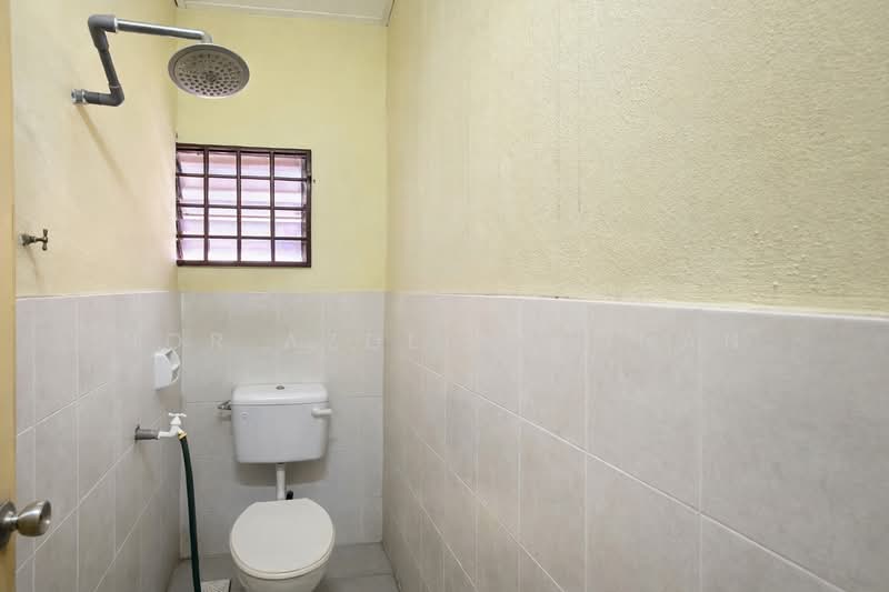 2-storey Terraced House for Sale in Taman Sinaran (Balakong) - Nor Azdlin Adnan - Bathroom - PropertyGuru.com.my