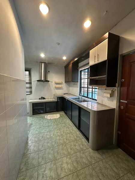 1.5-storey Terraced House for Sale in Taman Pelangi Indah (Ulu Tiram) - Kennly Chia - Kitchen - PropertyGuru.com.my