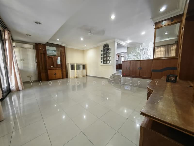 2-storey Terraced House for Sale in Taman Pelangi (Johor Bahru) - Yaoyao Property - Living Room - PropertyGuru.com.my
