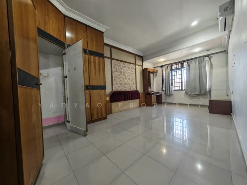 2-storey Terraced House for Sale in Taman Pelangi (Johor Bahru) - Yaoyao Property - Bedroom - PropertyGuru.com.my