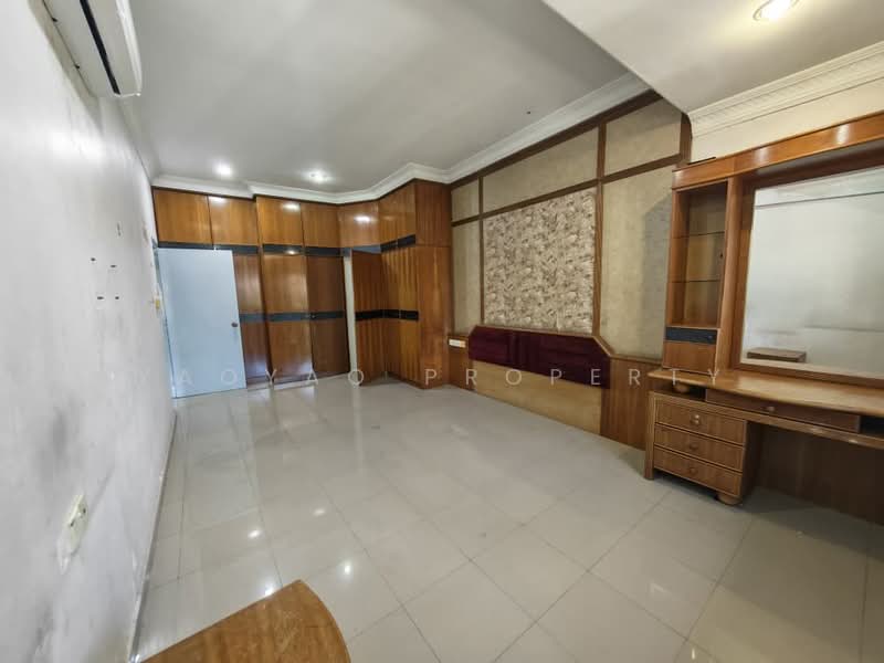 2-storey Terraced House for Sale in Taman Pelangi (Johor Bahru) - Yaoyao Property - Bedroom - PropertyGuru.com.my
