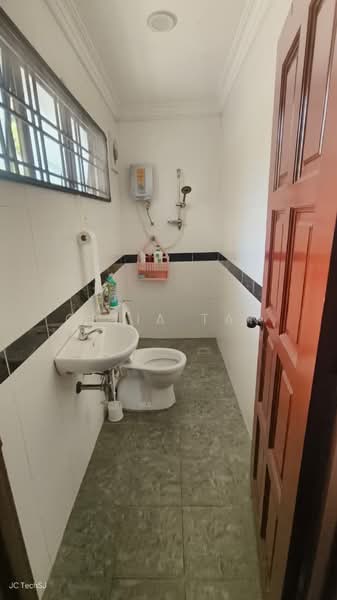 2-storey Terraced House for Sale in Usj 19 (Subang Jaya) - Celia Tan - Bathroom - PropertyGuru.com.my