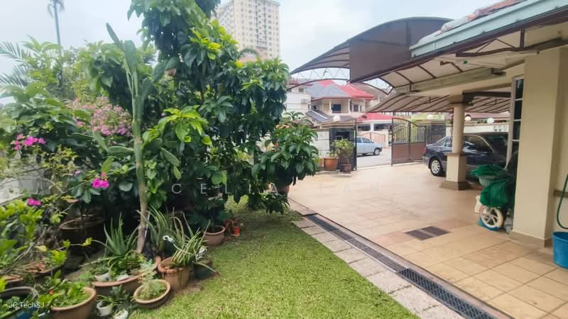 2-storey Terraced House for Sale in Usj 19 (Subang Jaya) - Celia Tan - Exterior - PropertyGuru.com.my