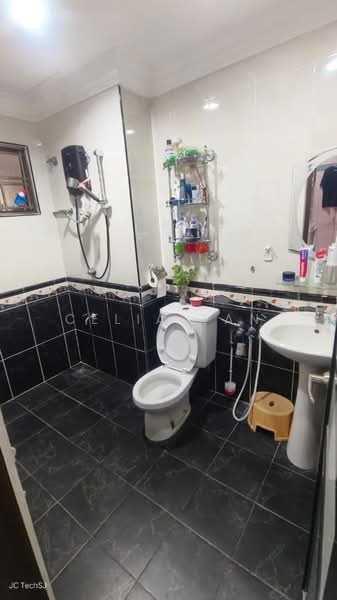 2-storey Terraced House for Sale in Usj 19 (Subang Jaya) - Celia Tan - Bathroom - PropertyGuru.com.my