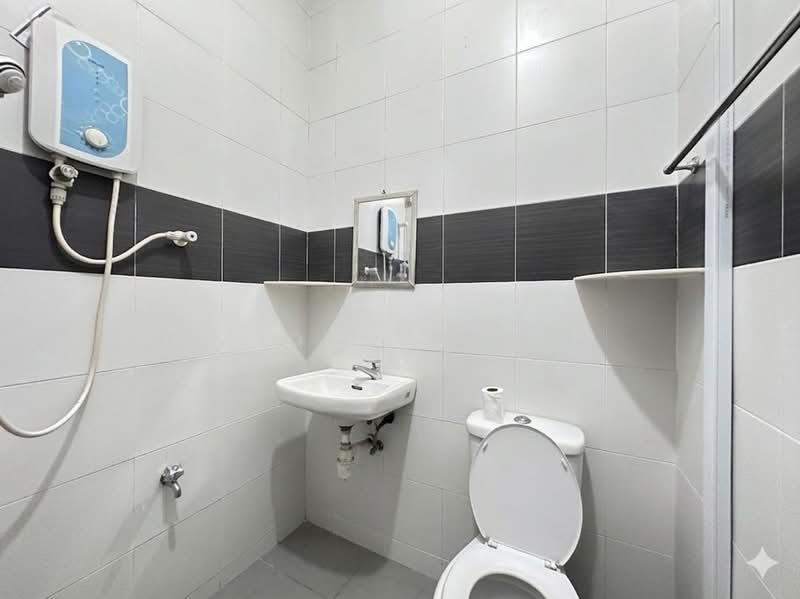 Rumah Teres 1 Tingkat untuk Dijual di Taman Desa Cemerlang (Ulu Tiram) - Iden Tan - Bathroom - PropertyGuru.com.my