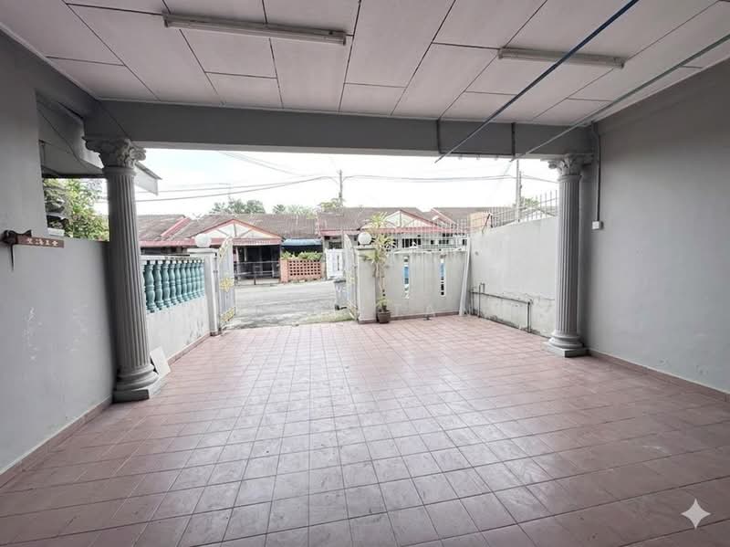 Rumah Teres 1 Tingkat untuk Dijual di Taman Desa Cemerlang (Ulu Tiram) - Iden Tan - Exterior - PropertyGuru.com.my