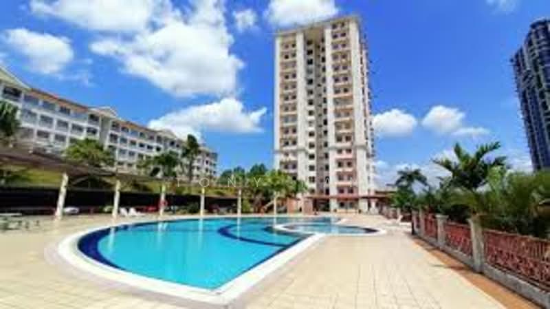 Kondominium untuk Dijual di Casa Puteri Condominium - Tony Tan - Pool - PropertyGuru.com.my