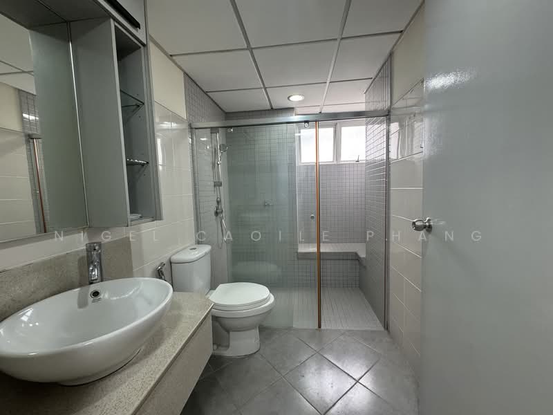 Servis Apartment untuk Disewa di Kiara Designer Suites - Nigel Caoile Phang - Bathroom - PropertyGuru.com.my