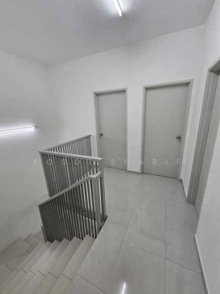 2-storey Terraced House for Sale in Bandar Tasik Puteri (Rawang) - Rosdi Sharif - Corridor - PropertyGuru.com.my