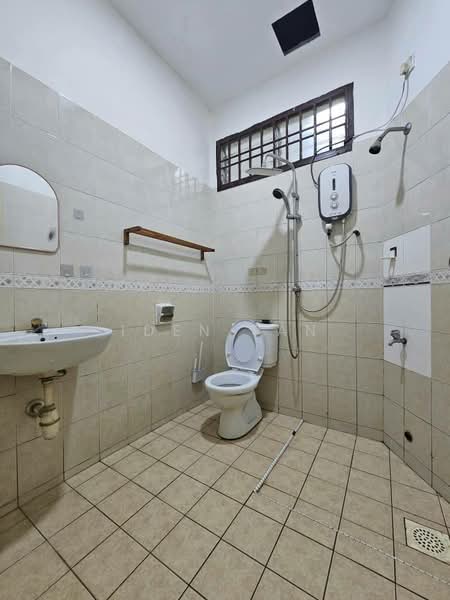 Rumah Teres 1.5 Tingkat untuk Dijual di Taman Impian Emas (Skudai) - Iden Tan - Bathroom - PropertyGuru.com.my