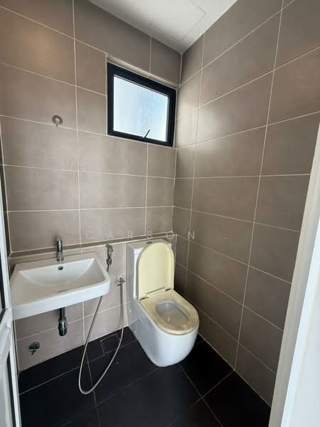 Service Residence for Sale at D'Pristine - Carson . - Bathroom - PropertyGuru.com.my