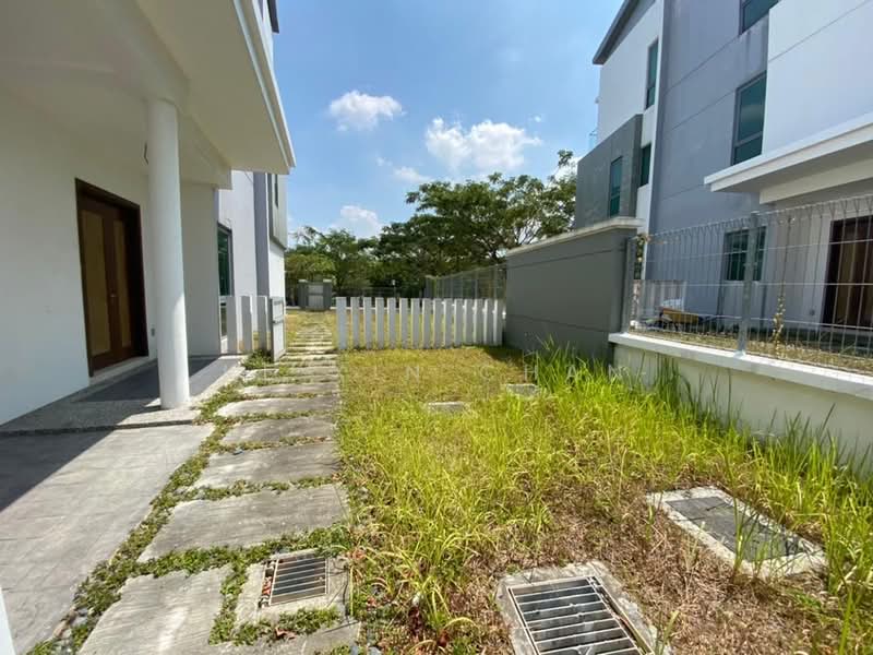 Rumah Berkembar untuk Dijual di Taman Molek (Johor Bahru) - Ke Xin Chan - Exterior - PropertyGuru.com.my