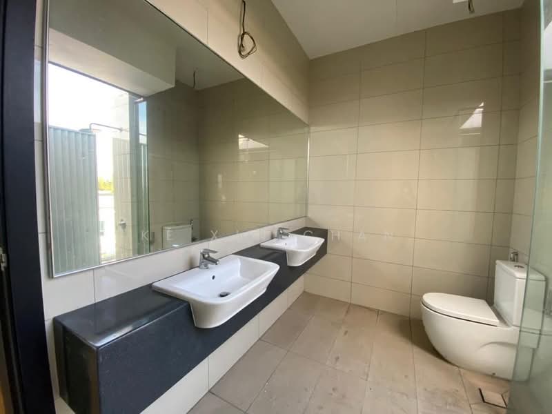 Rumah Berkembar untuk Dijual di Taman Molek (Johor Bahru) - Ke Xin Chan - Bathroom - PropertyGuru.com.my