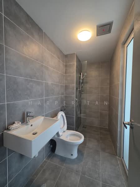 Servis Apartment untuk Disewa di 121 Residences - Harper Tan - Bathroom - PropertyGuru.com.my