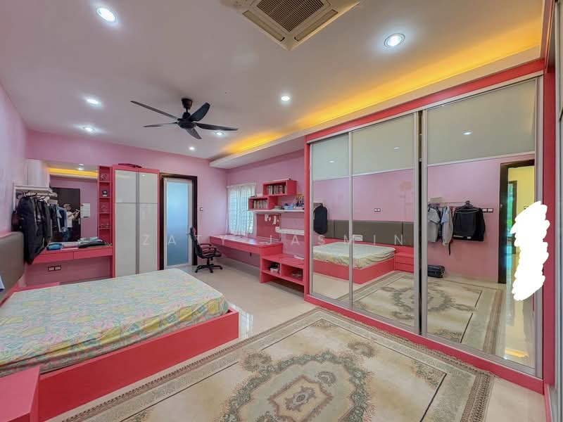 Rumah Banglo untuk Dijual di Taman Rasah Kemayan (Rasah) - Zaty Jasmin - Bedroom - PropertyGuru.com.my
