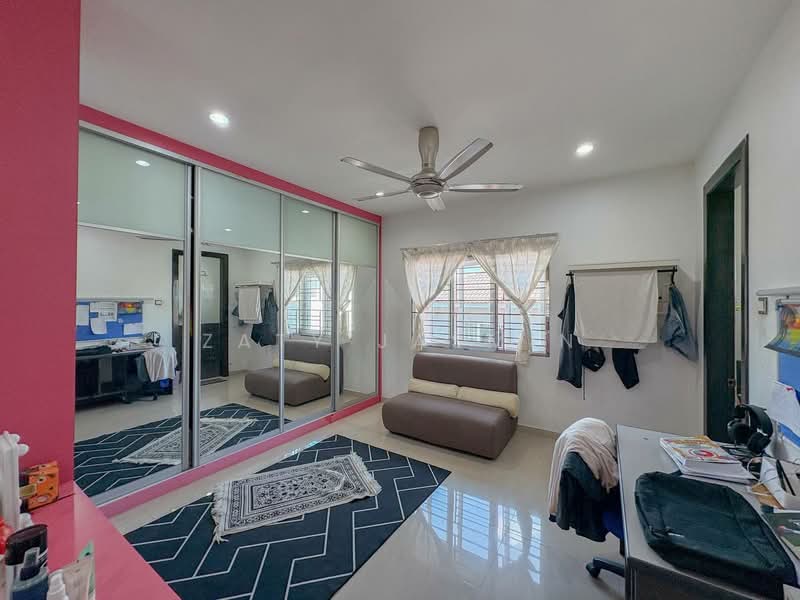 Rumah Banglo untuk Dijual di Taman Rasah Kemayan (Rasah) - Zaty Jasmin - Bedroom - PropertyGuru.com.my