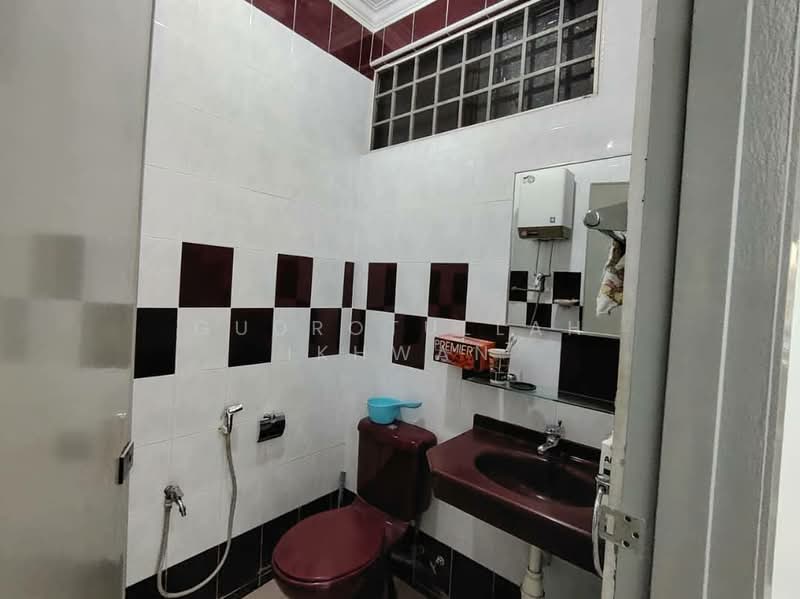 1-storey Terraced House for Sale in Taman Melawati (Ulu Kelang) - Gudrotullah Ikhwan - Bathroom - PropertyGuru.com.my