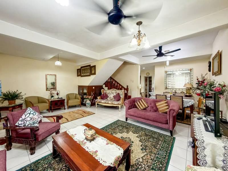 Rumah Teres 2 Tingkat untuk Dijual di Petaling Jaya (Selangor) - SITI KHAIRIYAH JAAFAR - Living Room - PropertyGuru.com.my