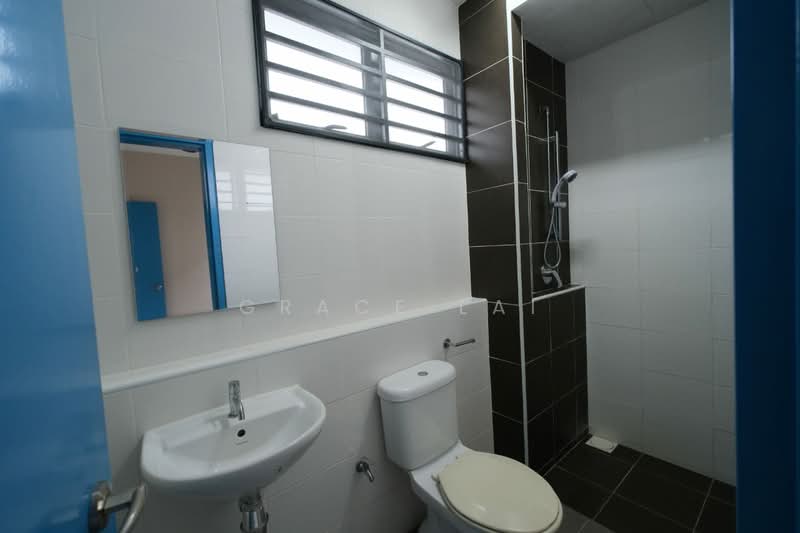 Semi-Detached House for Sale in Telok Panglima Garang (Selangor) - Grace Lai - Bathroom - PropertyGuru.com.my