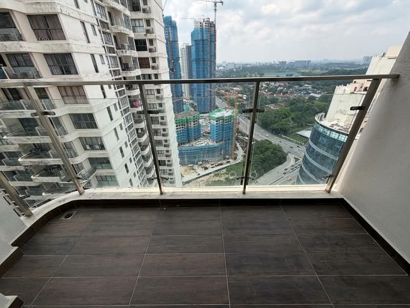 Kondominium untuk Dijual di Royal Strand @ Country Garden Danga Bay - Ben Foo - Balcony - PropertyGuru.com.my