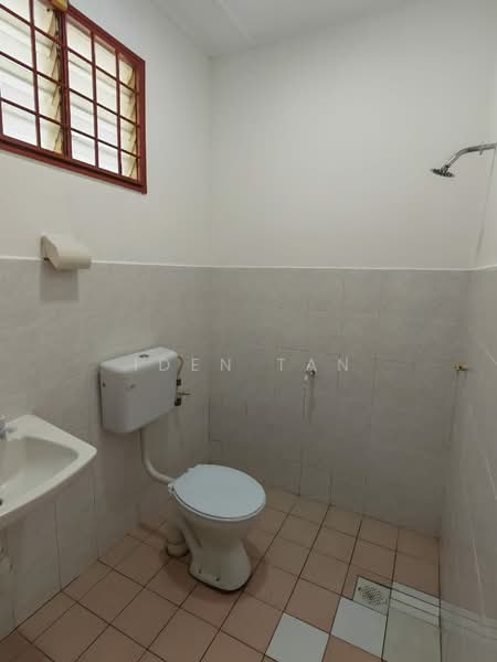 1-storey Terraced House for Sale in Taman Putri Kulai (Kulai) - Iden Tan - Bathroom - PropertyGuru.com.my