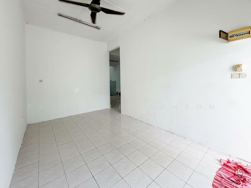 1-storey Terraced House for Sale in Taman Dato' Hormat (Telok Panglima Garang) - Fauzan bin Sahrom - Interior - PropertyGuru.com.my