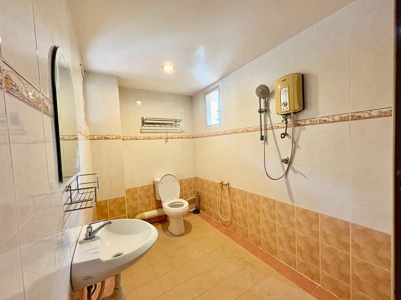 Rumah Teres 2 Tingkat untuk Dijual di Minden Heights (Gelugor) - Ronald Kee - Bathroom - PropertyGuru.com.my