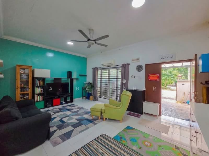 1-storey Terraced House for Sale in Taman Lestari Mewah (Semenyih) - Najibah Sahari - Living Room - PropertyGuru.com.my