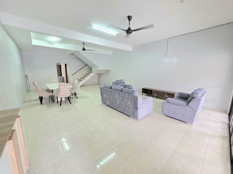 2-storey Terraced House for Sale in Shah Alam (Selangor) - SITI KHAIRIYAH JAAFAR - Living Room - PropertyGuru.com.my
