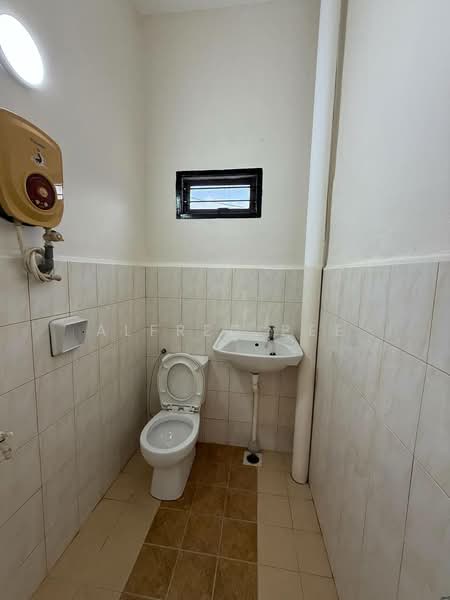1-storey Terraced House for Sale in Pasir Gudang (Johor) - Alfred Pee - Bathroom - PropertyGuru.com.my