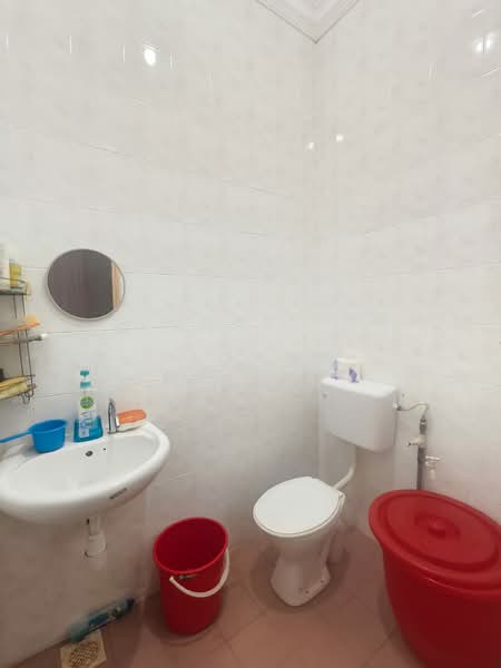 1-storey Terraced House for Sale in Kelapa Sawit (Kulai) - Yaoyao Property - Bathroom - PropertyGuru.com.my