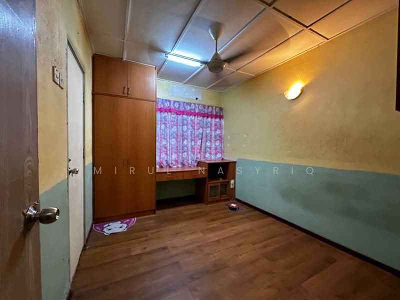 Rumah Teres 2 Tingkat untuk Disewa di Taman Sandaran Permai (Shah Alam) - Amirul Nasyriq - Bedroom - PropertyGuru.com.my