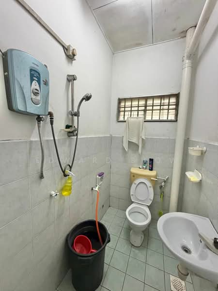 Rumah Teres 2 Tingkat untuk Dijual di Taman Scientex Pasir Gudang (Pasir Gudang) - Edward Siow - Bathroom - PropertyGuru.com.my