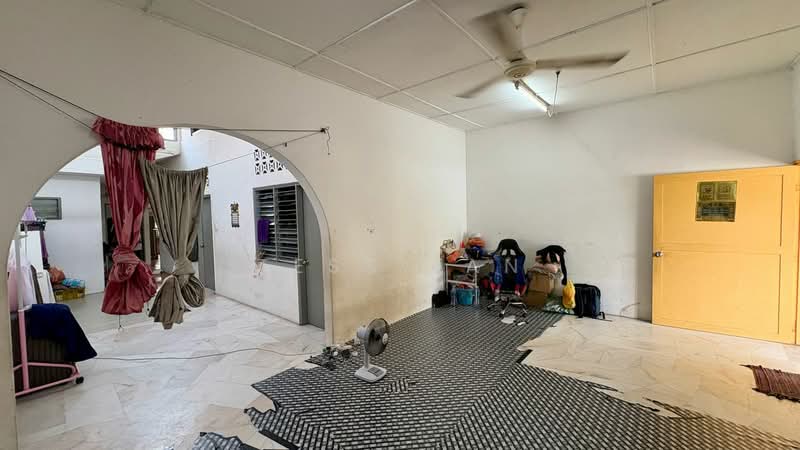1-storey Terraced House for Sale in Taman Kepong (Kepong) - Tess Tan - Living Room - PropertyGuru.com.my
