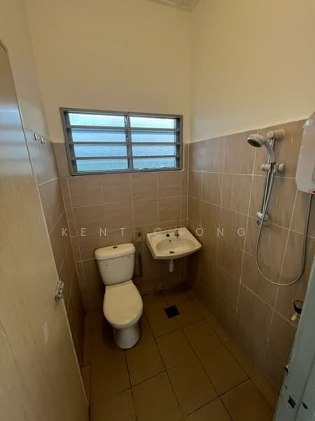Rumah Teres 1 Tingkat untuk Dijual di Taman Bukit Mewah (Kajang) - Kent Chong - Bathroom - PropertyGuru.com.my