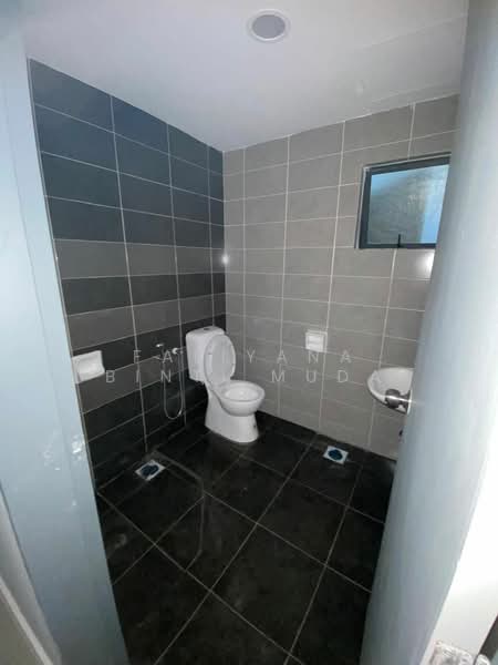 Condominium for Rent at 1 Harmonis - Faliyana binti Muda - Bathroom - PropertyGuru.com.my