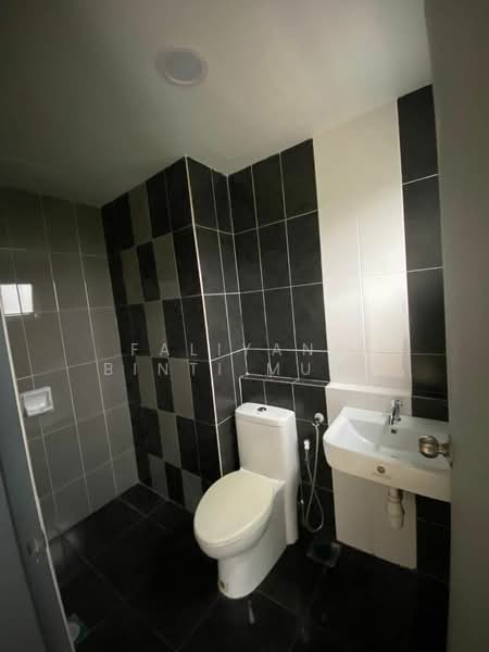 Condominium for Rent at 1 Harmonis - Faliyana binti Muda - Bathroom - PropertyGuru.com.my