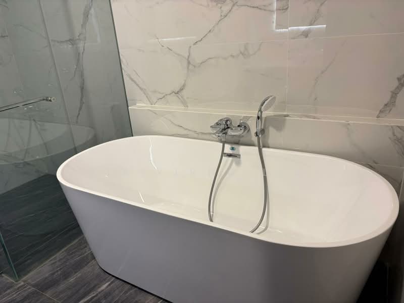 Service Residence for Sale at Core Residence @ TRX - Jia Yirng Lee - Bathroom - PropertyGuru.com.my