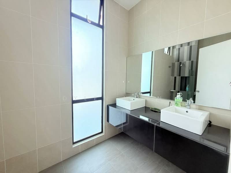 Cluster House for Sale in Taman Mount Austin (Tebrau) - Dylen Ngan - Bathroom - PropertyGuru.com.my