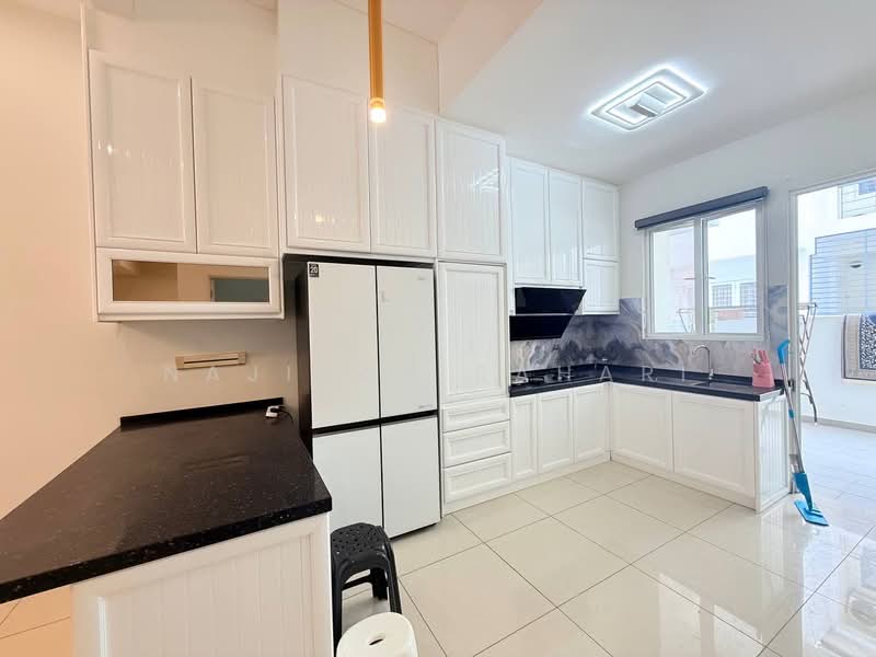 3-storey Terraced House for Sale in Sepang (Selangor) - Najibah Sahari - PropertyGuru.com.my