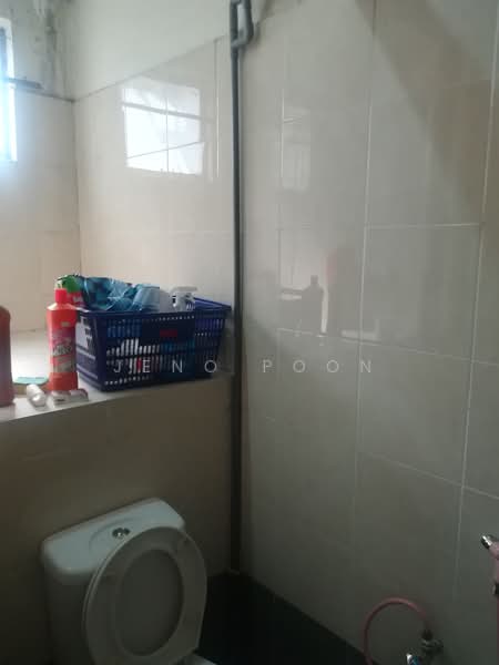Shop for Sale in Kuchai Business Park (Kuala Lumpur) - Jeno Poon - Bathroom - PropertyGuru.com.my