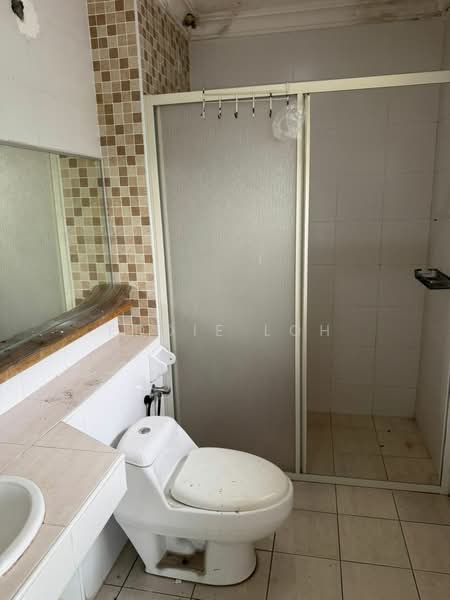 Rumah Teres 2 Tingkat untuk Dijual di Bandar Putra Height (Subang Jaya) - Eddie Loh - Bathroom - PropertyGuru.com.my