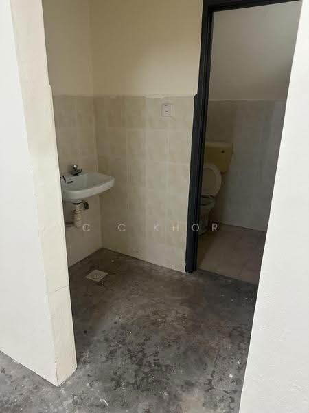 Kedai / Pejabat untuk Dijual di Kampung Wakaf Tapai (Bukit Payung) - C C Khor - Bathroom - PropertyGuru.com.my