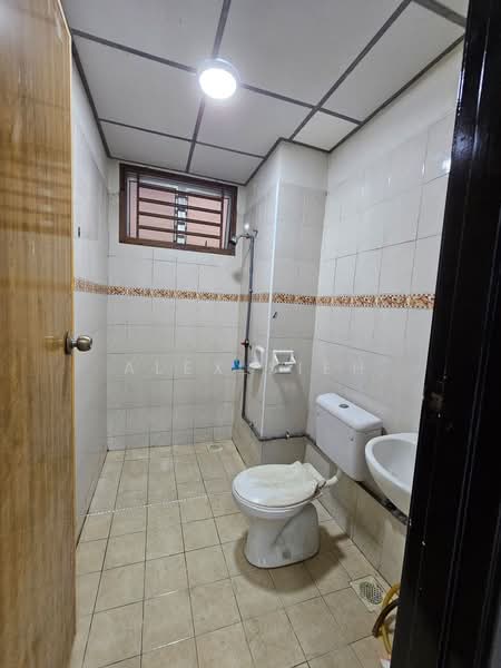 Service Residence for Sale at Nusa Perdana Apartment - Alex Sieh - Bathroom - PropertyGuru.com.my