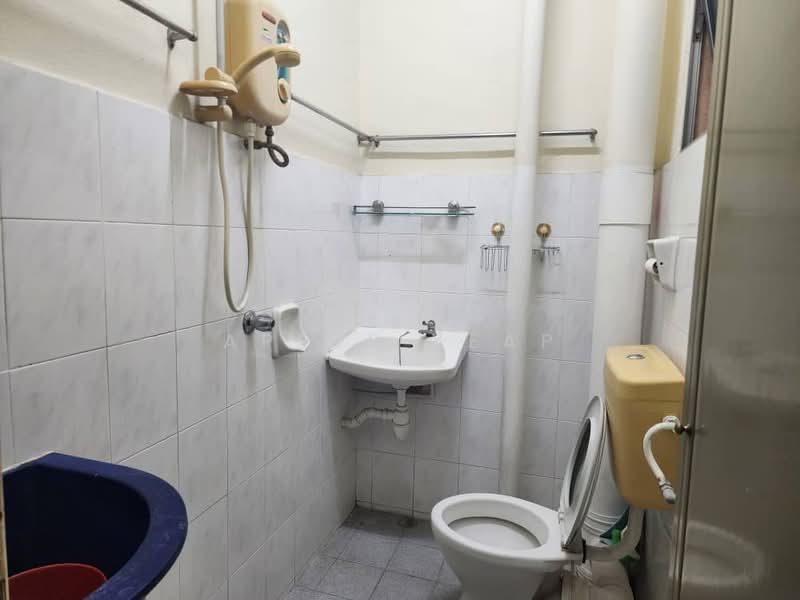 Flat for Rent at Mutiara Idaman 2 - Apple Yeap - Bathroom - PropertyGuru.com.my