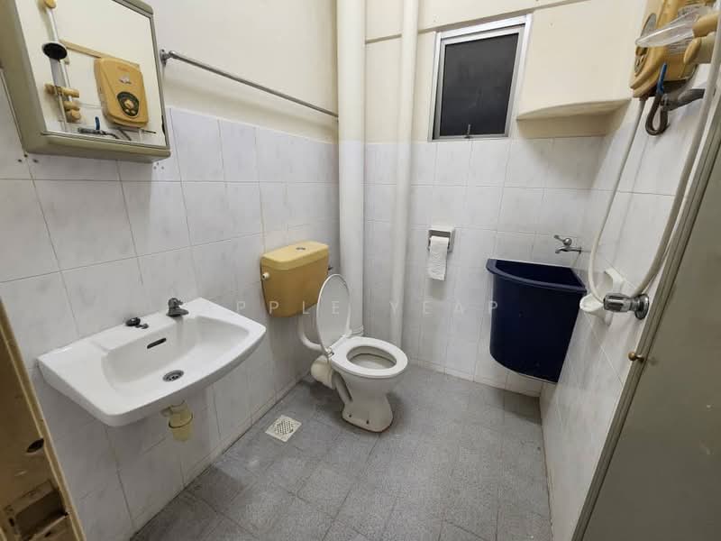 Flat for Rent at Mutiara Idaman 2 - Apple Yeap - Bathroom - PropertyGuru.com.my