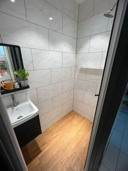 Rumah Flat untuk Dijual di Flat PKNS Section 7 - Faliyana binti Muda - Bathroom - PropertyGuru.com.my