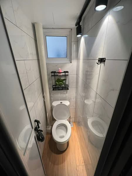 Rumah Flat untuk Dijual di Flat PKNS Section 7 - Faliyana binti Muda - Bathroom - PropertyGuru.com.my