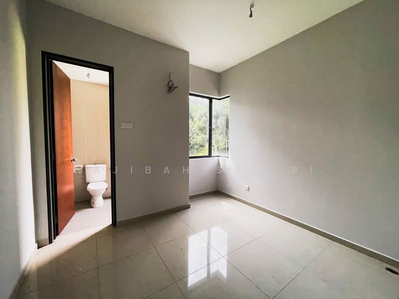 Rumah Teres 2 Tingkat untuk Dijual di Semenyih (Selangor) - Najibah Sahari - Bathroom - PropertyGuru.com.my